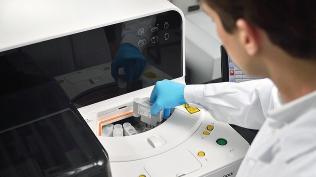 CL-900i Chemiluminescence Immunoassay System - Compact Automated Analyzer for High-Throughput Testing