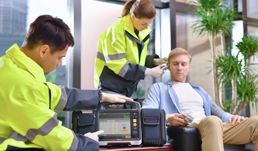 Mindray BeneHeart D60 Defibrillator Monitor with Smart Touch Technology and Point-of-Care Ultrasound