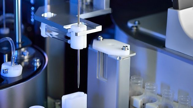 CL-900i Chemiluminescence Immunoassay System - Compact Automated Analyzer for High-Throughput Testing