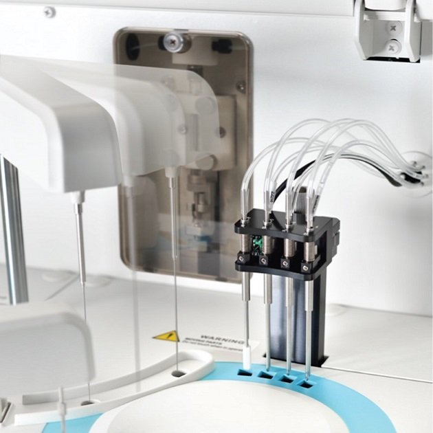 BS-230 Multi-Functional Benchtop Clinical Chemistry Analyzer with 200 Tests/Hour Throughput