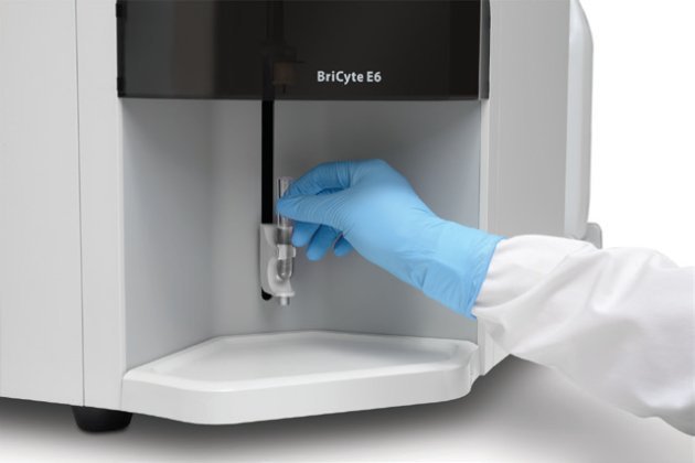 BriCyte E6 Flow Cytometer - Easy-to-Use with Advanced Features
